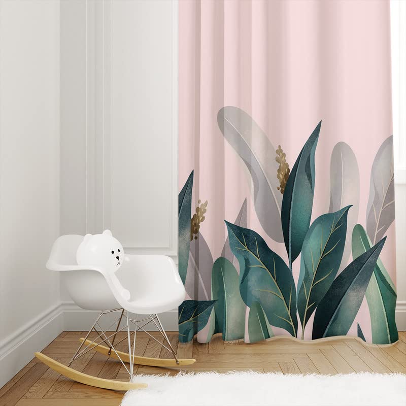 Curtain made of tropical leaves, perfect for adding a tropical touch to your decor.