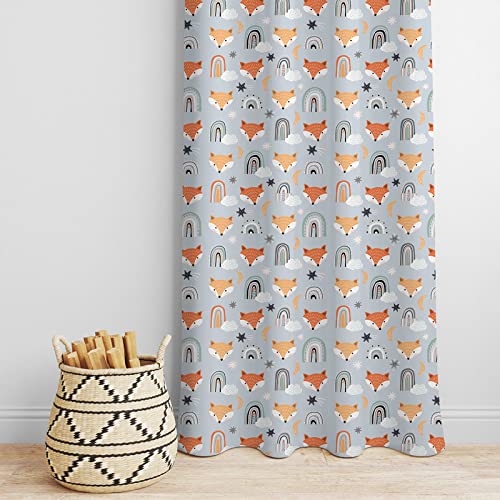 Fox-themed curtain for a whimsical and cozy atmosphere.