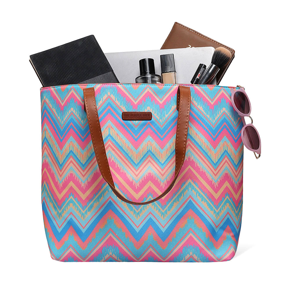  Add a splash of color to your outfit with this trendy tote bag showcasing a vibrant zigzag pattern!