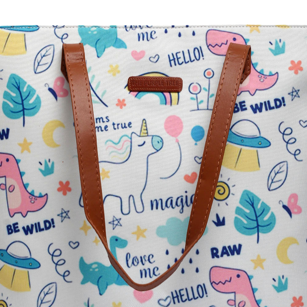 Cute unicorn design on a white tote bag, ideal for carrying your essentials with a touch of fantasy.