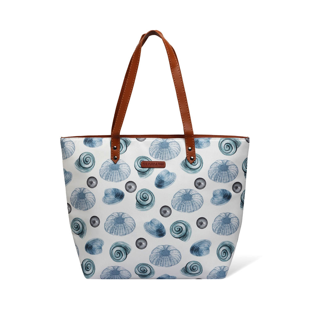 A stylish white and blue tote bag adorned with beautiful shells, perfect for a beach day or a casual outing.