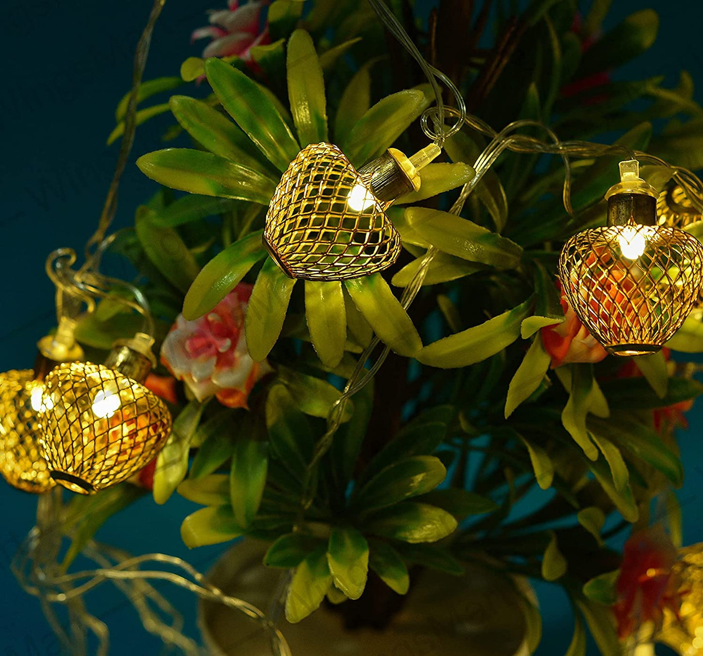 LED lights illuminate golden wire mesh balls, ideal for Message Board LED Lamp with USB Charging.