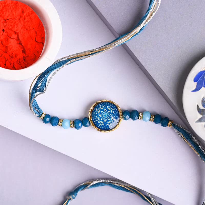  Stylish blue and white bracelet featuring a beautiful blue stone, ideal for accessorizing any look.