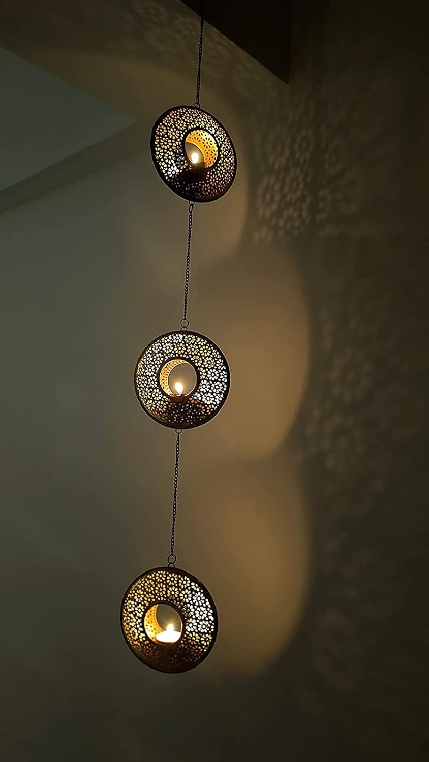 Elegant three-bulb light fixture